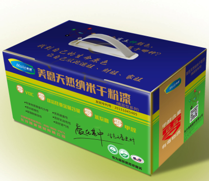 膩?zhàn)臃?/></p><p>　　開裂是指膩?zhàn)訉赢a(chǎn)生裂縫，產(chǎn)生的原因：</p><p>　　1、基層松動(dòng)、漲縮開裂，接縫處未有效處理開裂。</p><p>　　2、單遍批刮太厚，干燥太快，表干里不干。</p><p>　　3、膩?zhàn)臃劾锿鈱硬慌涮?，外硬里松?/p><p>　　4、膩?zhàn)又谢煊谐獾钠渌牧稀?/p><p>　　預(yù)防膩?zhàn)臃坶_裂的措施：</p><p>　　1、基層結(jié)構(gòu)要穩(wěn)定;避免使用伸縮系數(shù)大的基材;接逢處理要按規(guī)范施工。</p><p>　　2、需厚批膩?zhàn)犹帒?yīng)薄批多遍。</p><p>　　3、膩?zhàn)永锿鈱討?yīng)配套使用，忌里松外硬或里外層膩?zhàn)佑捕炔町愄蟆?/p><p>　　4、膩?zhàn)诱{(diào)配時(shí)忌混入除水外的其它材料。</p><p>　　整改措施：</p><p>　　1、結(jié)構(gòu)松動(dòng)要待結(jié)構(gòu)穩(wěn)定后施工。</p><p>　　2、水泥砂漿開裂或交接縫開裂應(yīng)重新做接縫處理，可用百年達(dá)接縫王先進(jìn)行接縫處理，在批刮膩?zhàn)印?/p><p>　　正常膩?zhàn)臃凼┕げ襟E：</p><p>　　1.準(zhǔn)備膩?zhàn)?/p><p>　　常見的膩?zhàn)臃垡话阈枰F(xiàn)場(chǎng)調(diào)配，在進(jìn)行膩?zhàn)臃壅{(diào)配時(shí)一定要嚴(yán)格按照產(chǎn)品說明說的配比來進(jìn)行。此外，還應(yīng)充分?jǐn)嚢枘佔(zhàn)?，待膩?zhàn)屿o置10～20分鐘后再次攪拌均勻即可使用。</p><p>　　2.批刮膩?zhàn)?/p><p>　　用刮板或抹刀按常規(guī)批刮，批刮時(shí)盡量用力均勻以便讓膩?zhàn)雍蛪γ娉浞终辰Y(jié)，一步到位，盡量不要反復(fù)批刮。批刮膩?zhàn)拥暮穸纫话阍?.8～1.5mm間，如果批刮過厚會(huì)造成空鼓，太薄會(huì)造成脫粉。此外，新房一般批刮二遍即可，二手房則三遍。</p><p>　　3.砂紙打磨</p><p>　　膩?zhàn)痈珊?，需要用砂紙進(jìn)行打磨。打磨一定要從四周向中心來操作，打磨邊角時(shí)更是要格外小心，能直盡量直。注意打磨砂紙不要漏磨或?qū)⒛佔(zhàn)幽ゴ?，刮板印?jīng)砂紙打磨后，將浮塵清理干凈，就可以直接刷面漆了。</p><p style=